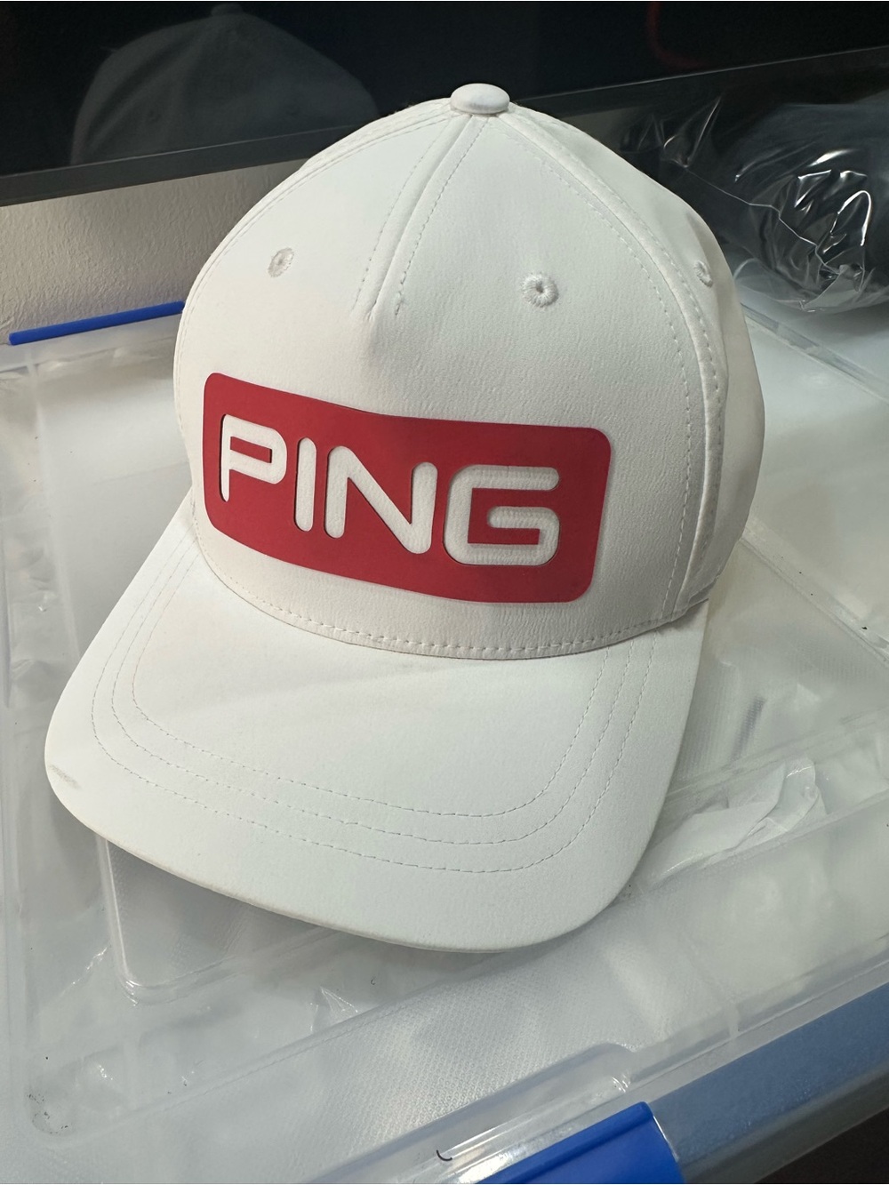 PING Golf White Red Logo SensorCool Flexfit Stretch Fit Baseball Cap Hat